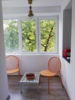 One bedroom apartment, vis a vis subway, quiet area